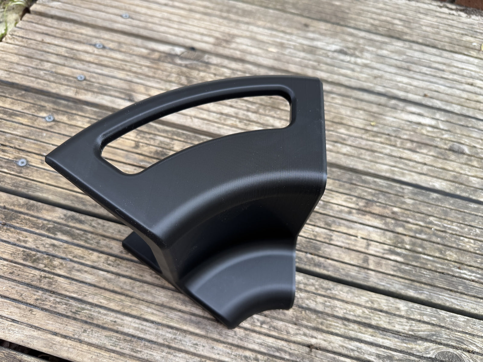 Garden Hose Pipe Wall Mounted Holder Hanger Sturdy Strong Bracket for Outdoor or Indoor Waterproof