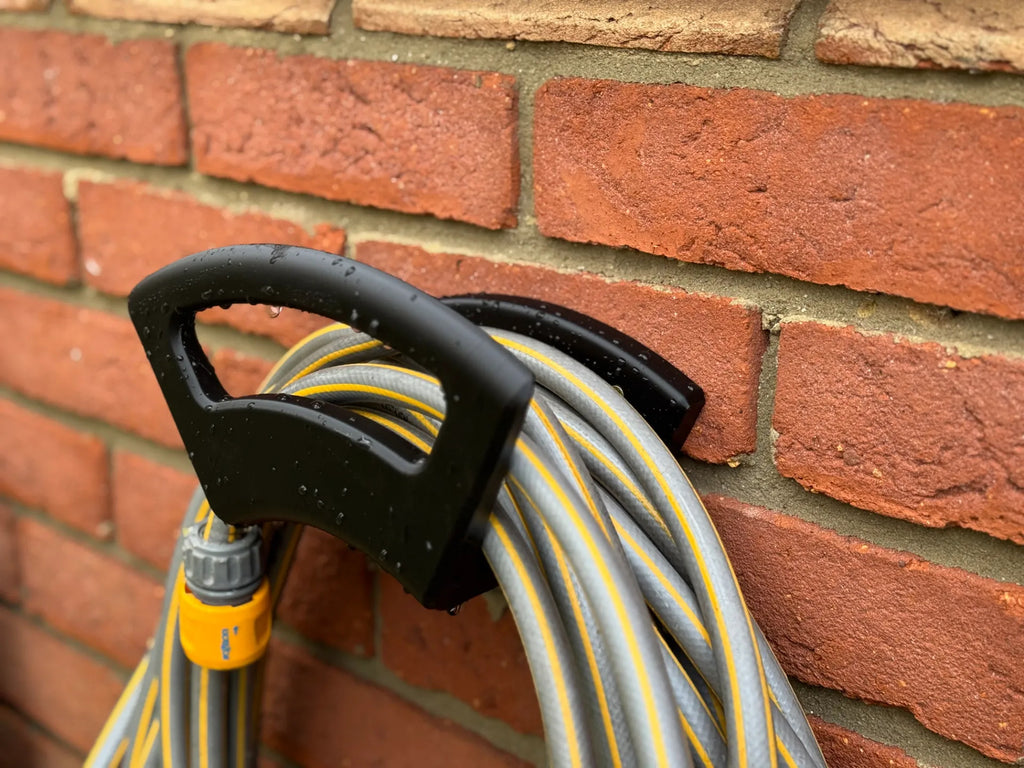 Garden Hose Pipe Wall Mounted Holder Hanger Sturdy Strong Bracket for Outdoor or Indoor Waterproof