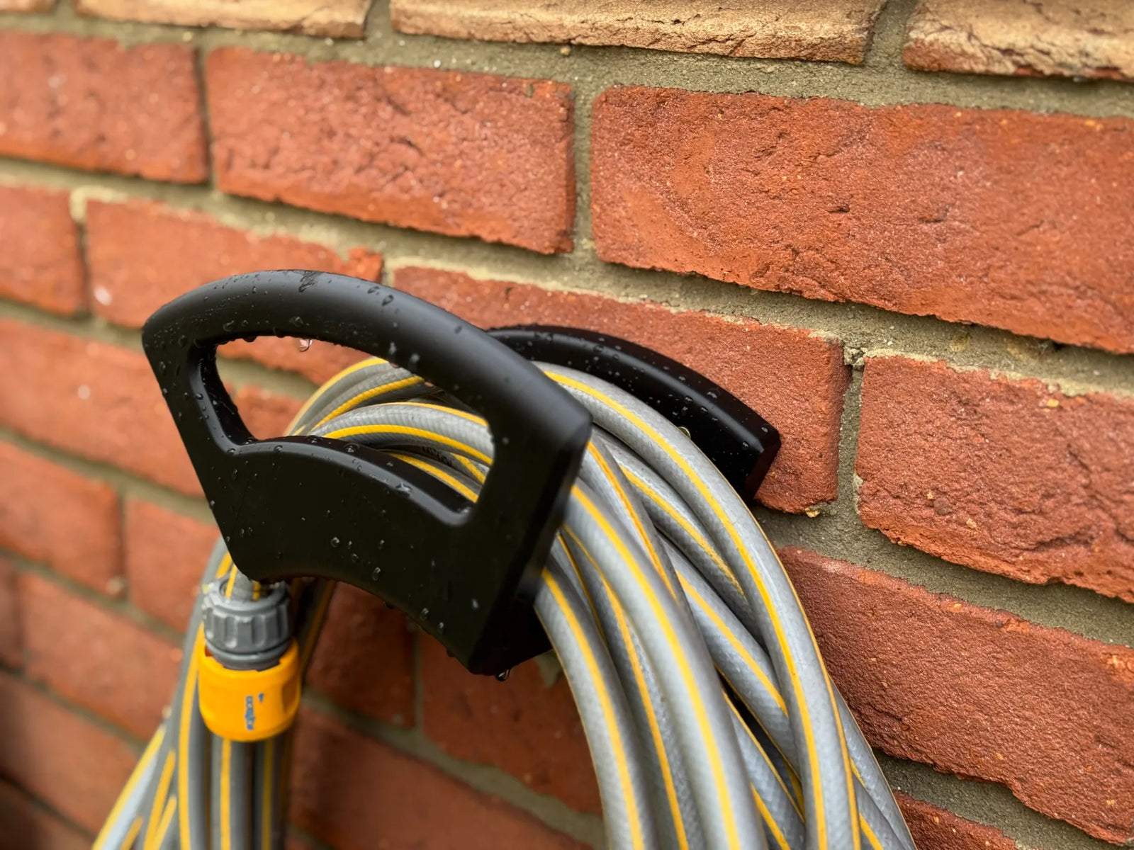 Garden Hose Pipe Wall Mounted Holder Hanger Sturdy Strong Bracket for Outdoor or Indoor Waterproof