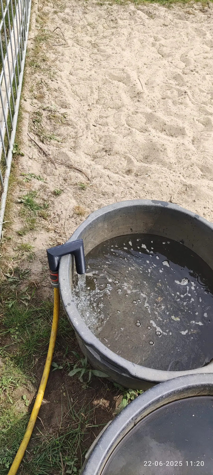 Hands-Free Gardena Hose Filler Hook – For Tubs, Containers & Pools