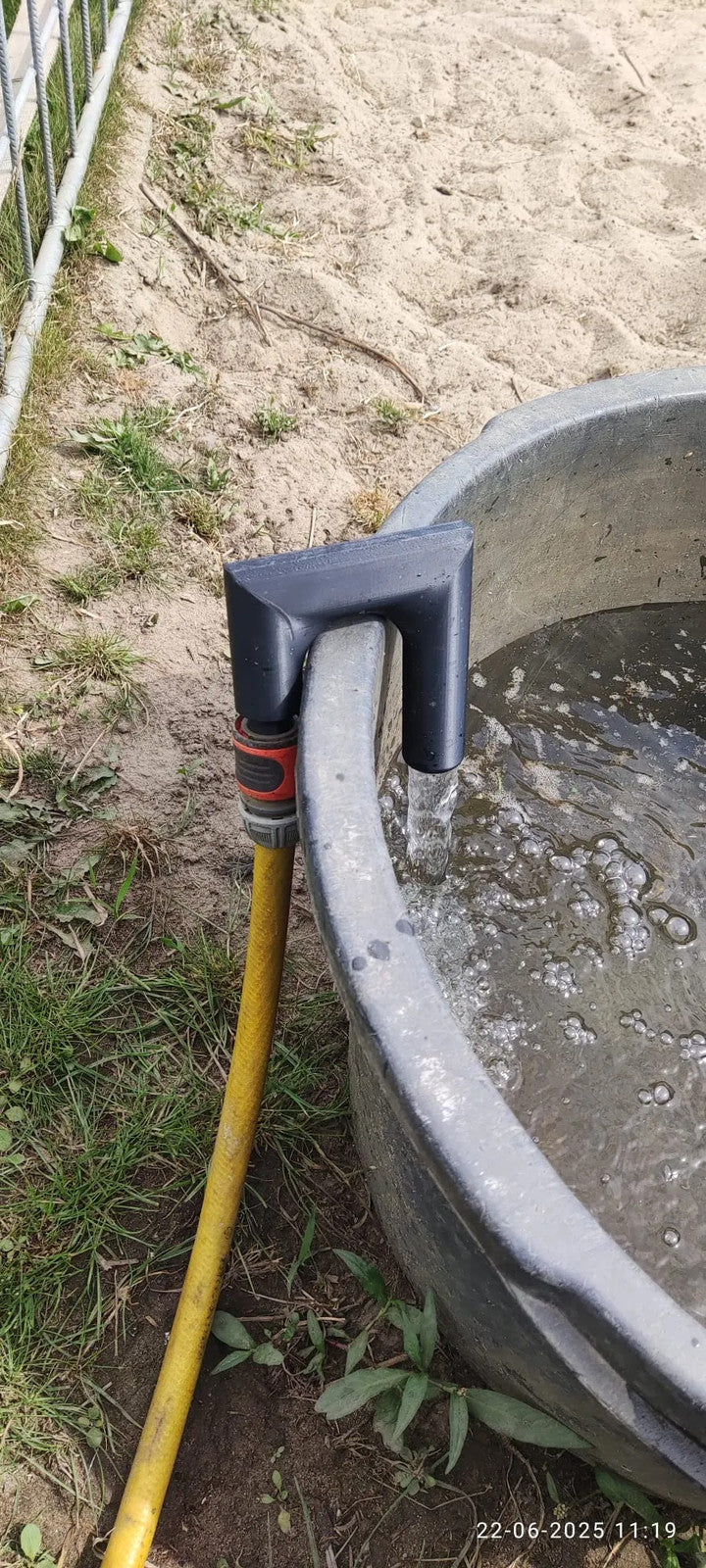 Hands-Free Gardena Hose Filler Hook – For Tubs, Containers & Pools