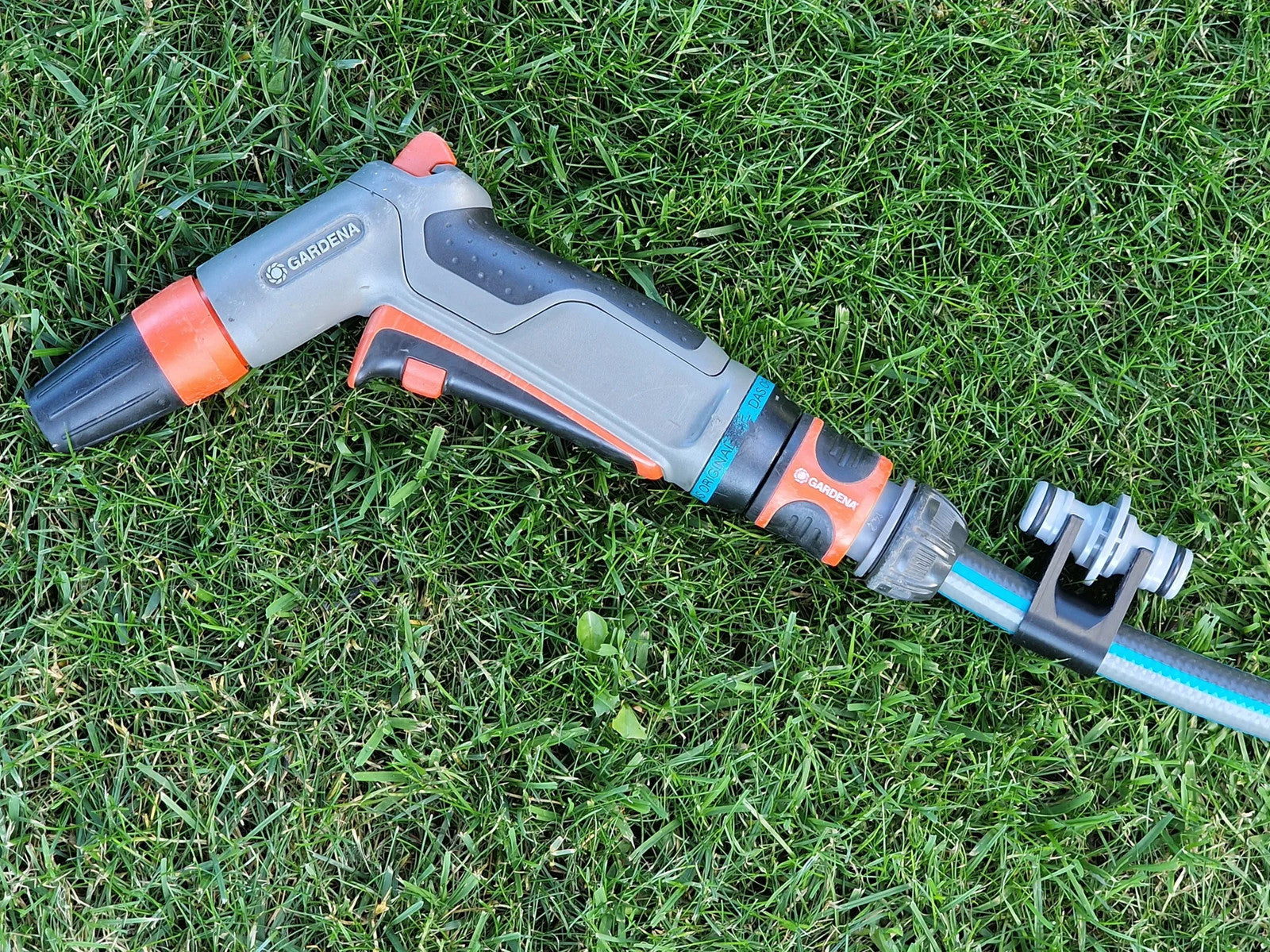 Hose and assembly holder for extension coupler