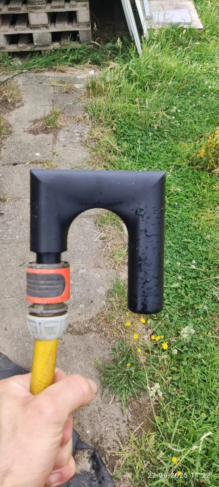 Hands-Free Gardena Hose Filler Hook – For Tubs, Containers & Pools