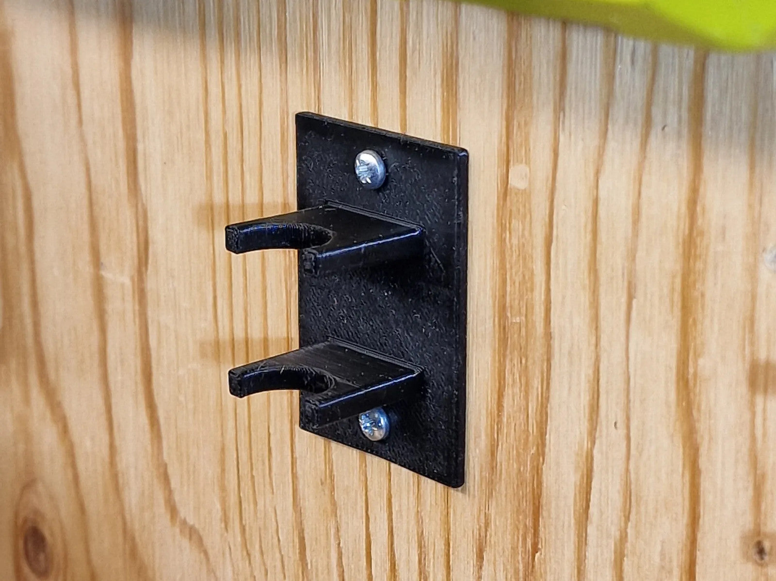 Hose and assembly holder for extension coupler