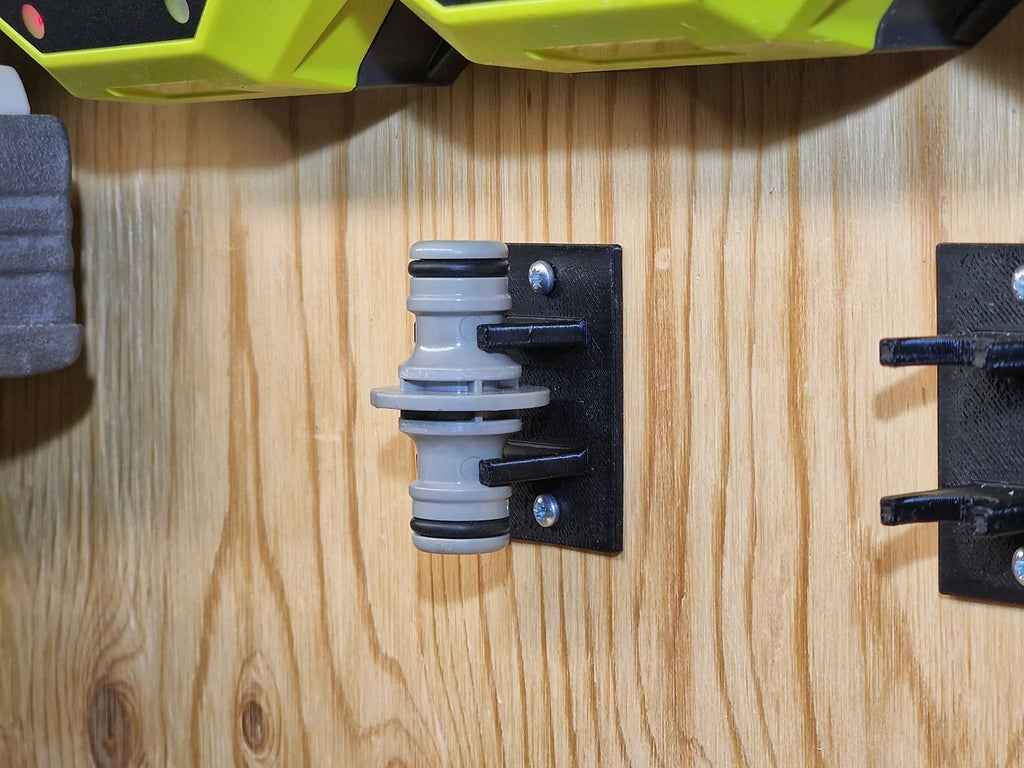 Hose and assembly holder for extension coupler