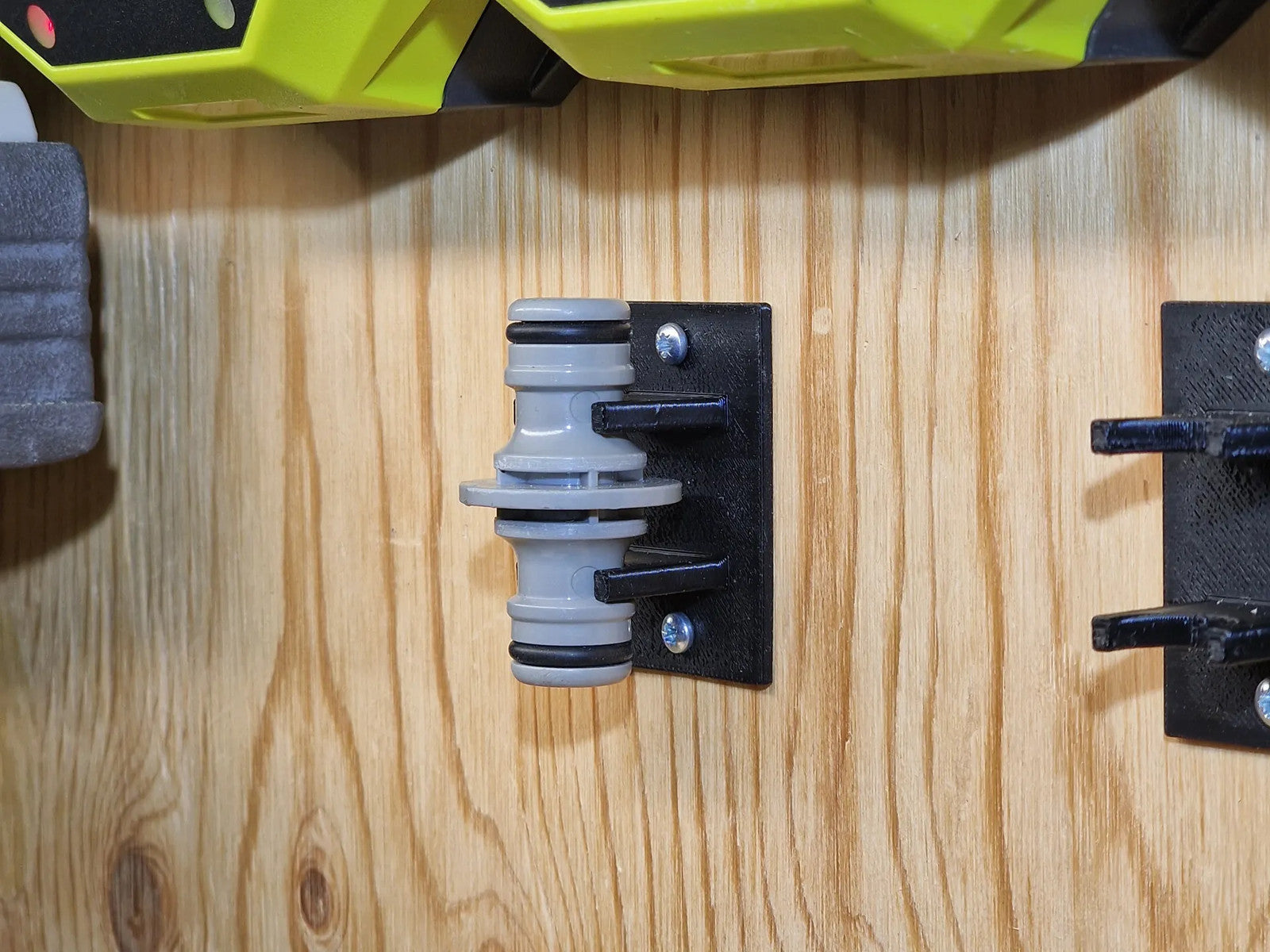 Hose and assembly holder for extension coupler